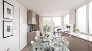 a dining room with a glass table in a kitchen at Boutique 3 Bed Apartment in London