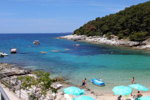 Fotografia z galérie ubytovania Apartments by the sea Mali Losinj (Losinj) - 8002 v Mali Lošinj