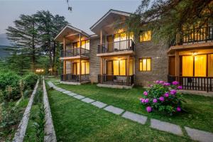 Um jardim no exterior de Hotel Eagles Nest