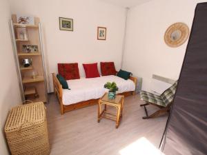 Posteľ alebo postele v izbe v ubytovaní Luchon Centre: Duplex Studio 2/3 Pers, Balcon, Parking - FR-1-313-209