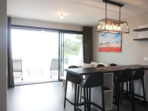 Fotografia z galérie ubytovania Superbe appartement pour 6 avec balcon, piscine chauffée et accès direct plage à La Tranche - FR-1-194-255 v destinácii La Tranche-sur-Mer