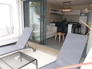 Fotografia z galérie ubytovania Superbe appartement pour 6 avec balcon, piscine chauffée et accès direct plage à La Tranche - FR-1-194-255 v destinácii La Tranche-sur-Mer