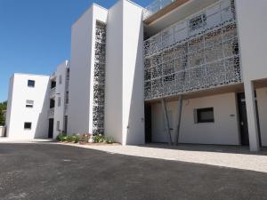 Fotografia z galérie ubytovania Superbe appartement pour 6 avec balcon, piscine chauffée et accès direct plage à La Tranche - FR-1-194-255 v destinácii La Tranche-sur-Mer