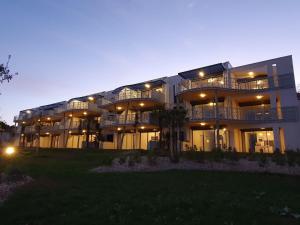 Fotografia z galérie ubytovania Superbe appartement pour 6 avec balcon, piscine chauffée et accès direct plage à La Tranche - FR-1-194-255 v destinácii La Tranche-sur-Mer