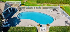 an overhead view of a swimming pool in a yard at Luxe Quiet Townhouse w/Parking/Pool/By Dollywood in Pigeon Forge
