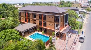 an aerial view of a building with a swimming pool at Thip Thip Hotel in Ban Khlong Chi Lat