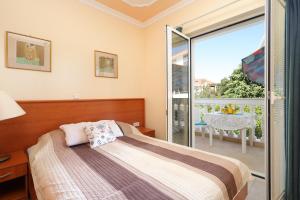 Posteľ alebo postele v izbe v ubytovaní Apartment Brodarica 15270a