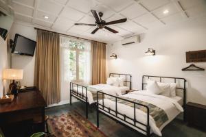a bedroom with two beds and a ceiling fan at Brown Feather Batu Belig in Seminyak +64 photos