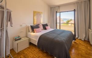 Postel nebo postele na pokoji v ubytování Apartment Biskupija Iv
