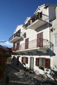 Gallery image of Apartments with parking space Bol, Brac - 2899 in Bol