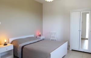 Ένα ή περισσότερα κρεβάτια σε δωμάτιο στο 4 Bedroom Awesome Home In Apt