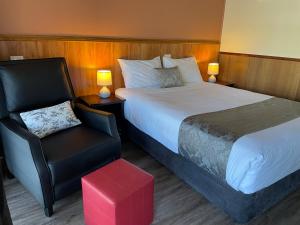 Postel nebo postele na pokoji v ubytování Highway Motor Inn Taree