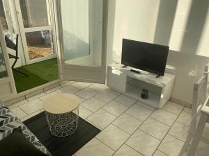 Zdjęcie z galerii obiektu Appart Cabourg Résidence Plein sud Face piscine aqualudique w mieście Cabourg