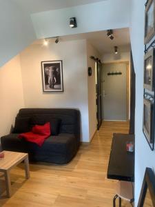 Studio neuf tesisinde bir oturma alanı