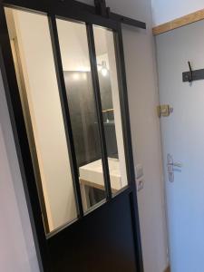 Studio neuf tesisinde bir banyo