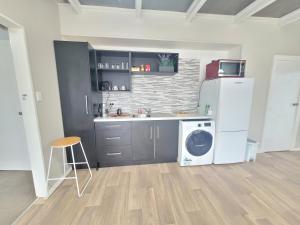 Gallery image of Deluxe 1 BEDROOM with Ensuite Central UH Flat B in Upper Hutt