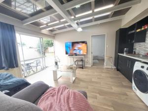 Gallery image of Deluxe 1 BEDROOM with Ensuite Central UH Flat B in Upper Hutt