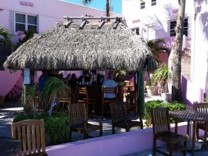 Restoran atau tempat lain untuk makan di Hollywood Broadwalk Oceanside Hotel