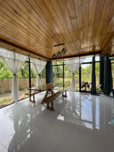 a living room with a wooden ceiling and a table at CASA AGUELO Chocolate Hills in Carmen