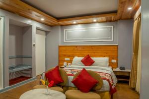 Postel nebo postele na pokoji v ubytování Mount Conifer Suites & Spa
