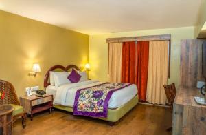 Postel nebo postele na pokoji v ubytování Mount Conifer Suites & Spa