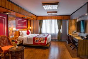 Postel nebo postele na pokoji v ubytování Mount Conifer Suites & Spa