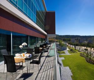 A restaurant or other place to eat at Penafiel Park Hotel & Spa