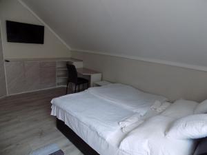 Posteľ alebo postele v izbe v ubytovaní Charlie Vendégház,emelet 8 fős,100m2-es apartman