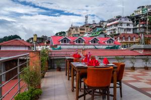 Balkón nebo terasa v ubytování Mount Conifer Suites & Spa