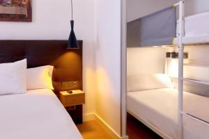 A bed or beds in a room at Woohoo Rooms Boutique Sol