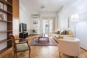 Televízia a/alebo spoločenská miestnosť v ubytovaní Neat Kolonaki Apartment, Athens City Centre - NV8