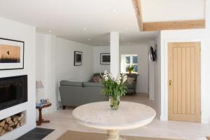 The lounge or bar area at Mount Farm B&B 