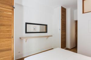 Posteľ alebo postele v izbe v ubytovaní Neat Kolonaki Apartment, Athens City Centre - NV8
