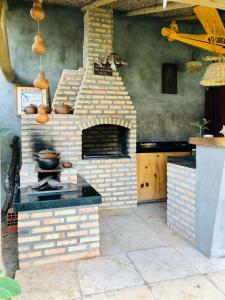a kitchen with a brick oven in a room at Pousada Cavalo Bravo Preá Jeri in Prea