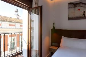 A bed or beds in a room at Woohoo Rooms Boutique Sol