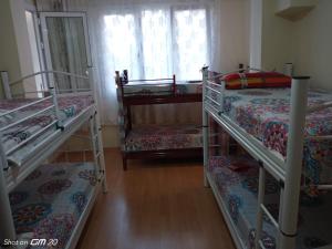 Postel nebo postele na pokoji v ubytování HZD Apartments Hostel