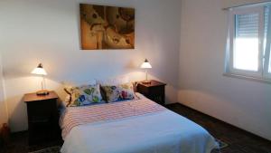 A bed or beds in a room at 3 bedrooms house at Atouguia da Baleia 400 m away from the beach with enclosed garden and wifi