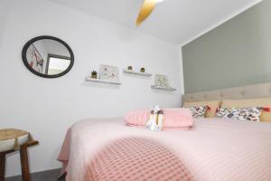 Łóżko lub łóżka w pokoju w obiekcie Book Jet - Casa Adam