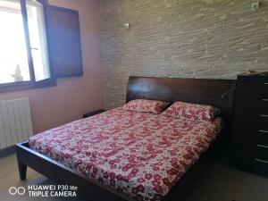 a bedroom with a bed with a red comforter at Lagoon Hause - Residenza Del Sole in Maddalenedda