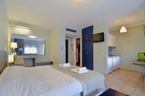 Postel nebo postele na pokoji v ubytování Ellopia Point Hotel + 35 fotografií