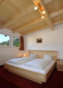 Postel nebo postele na pokoji v ubytování Hotel Post + 37 fotografií