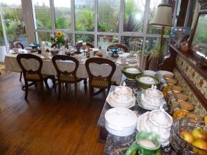 a dining room with a table and chairs and a tableablish at Killyon Guest House in Navan