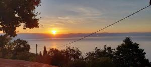 a view of a sunset over the water at Počitniška hiša Morski pogled in Mošćenička Draga