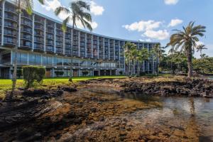 a large body of water surrounded by palm trees at Castle Hilo Hawaiian Hotel in Hilo