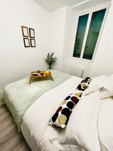 Кровать или кровати в номере Appartement « cocooning » au bord du Loing