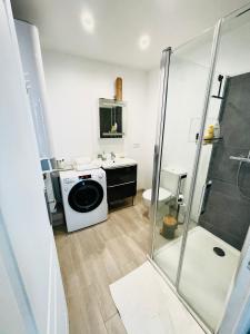 Ванная комната в Appartement « cocooning » au bord du Loing