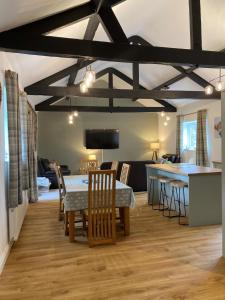a dining room and kitchen with a table and chairs at Cragside Cottage in Troutbeck