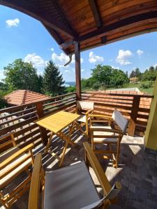 Un balcon sau o terasă la Vila Banda