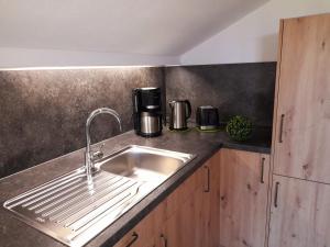Η κουζίνα ή μικρή κουζίνα στο Ferienwohnung Obstgarten +10 φωτογραφίες