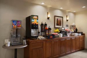 Gallery image of Super 8 by Wyndham Portland Airport in Portland